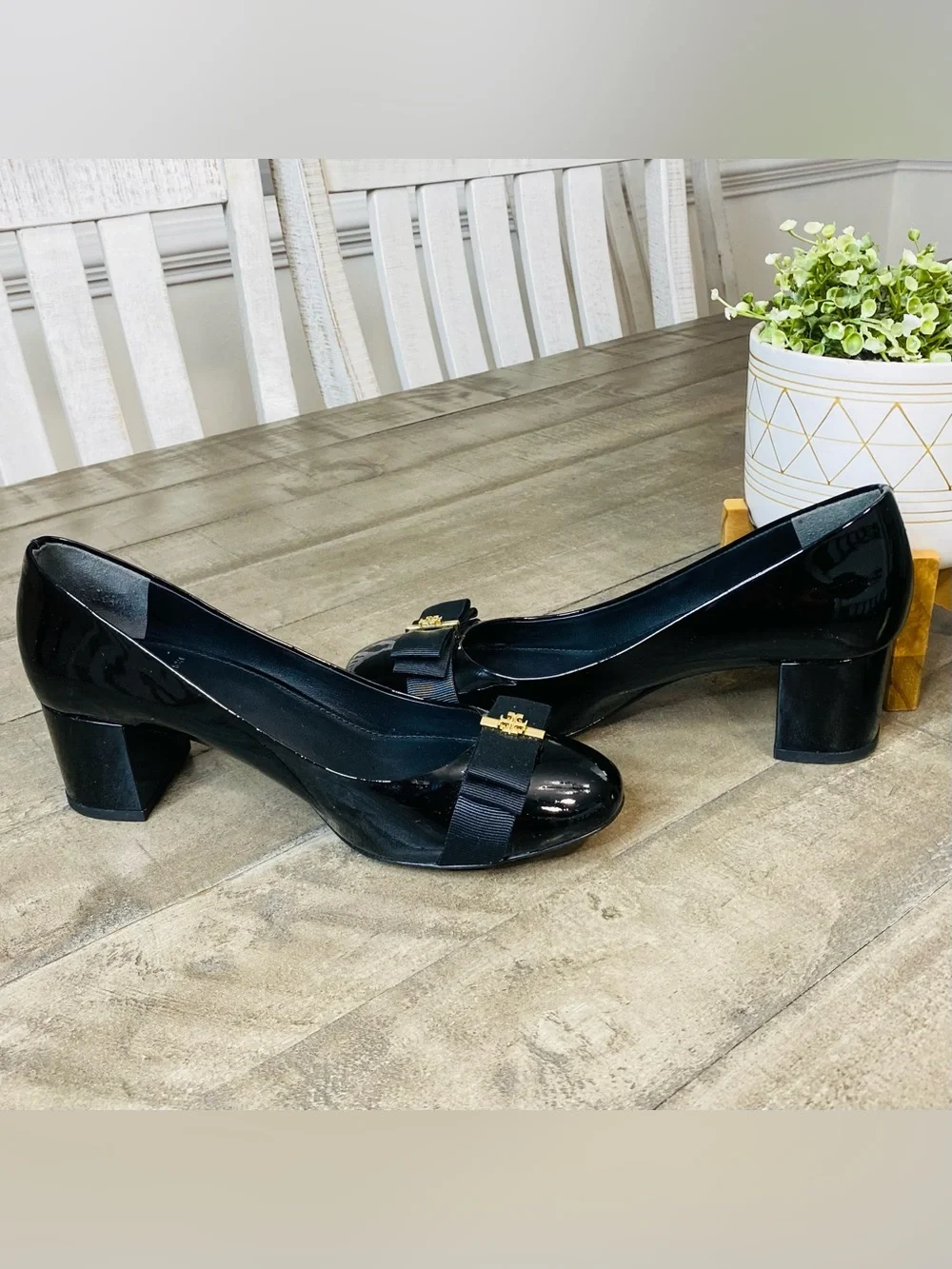 Tory Burch Black Patent Leather Trudy Block Heel Pumps Bow Gold Hardware Sz 7